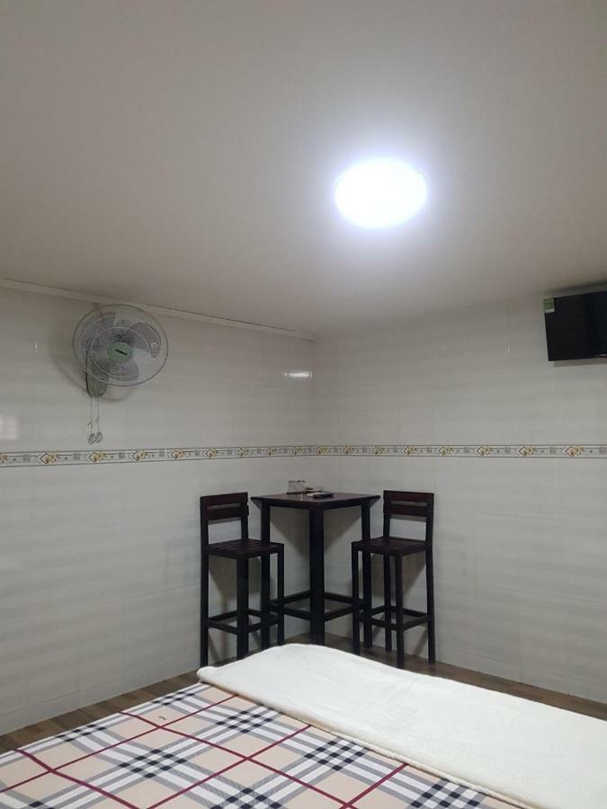 Lucky 190 Guest House Chau Doc Bagian luar foto